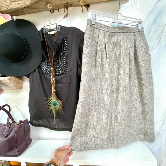 PURE VIRGIN WOOL vintage skirt w herringbone fine pattern & cottage core vibe - Picture 9 of 15